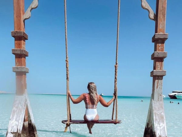 13685f7e-7f34-4ce8-a6df-a0498e0703a0_tropical-paradise-orange-bay-island-excursion-vib